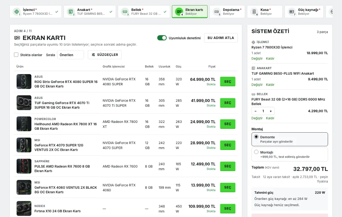Bilgisayar demo mağazasında sistem toplama sihirbazı: işlemci, anakart ve bellek seçilmiş; ekran kartı adımında uyumlu kartlar, yanda toplam, taksit ve tahmini güç